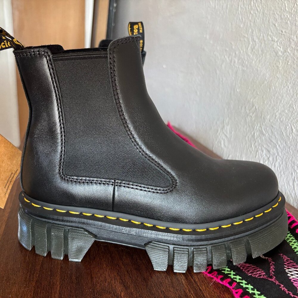 Doc Martens - Chelsea - Audrick Nappa - size 9 - product code 27148001